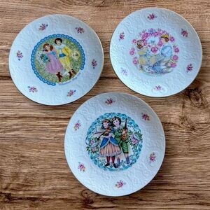 Set collection plates for Valentine’s Day 1976, 1977, 1981